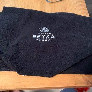 Iceland reyka vodka Black scarf
